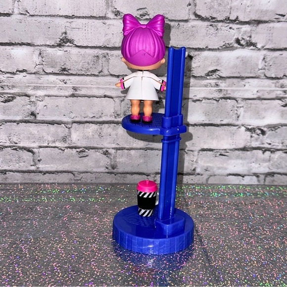 L.O.L. Surprise!  FRONT LINE HERO PHD BB Doll Bottle MGAE Cares Limited Edition - Picture 5 of 9